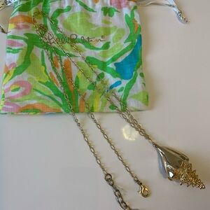 NWOT Lilly Pulitzer Long Shell Pendant Necklace